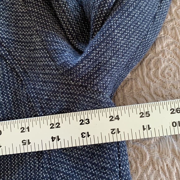 Laain Hoodie  Cropped Pullover Hoodie. Sz: Medium (8). Please note measurements. - Picture 9 of 17